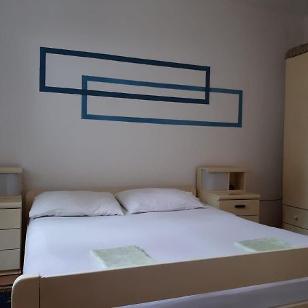 Apartment Rakic Pomer Esterno foto
