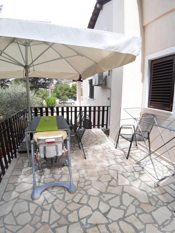 Apartment Rakic Pomer Esterno foto
