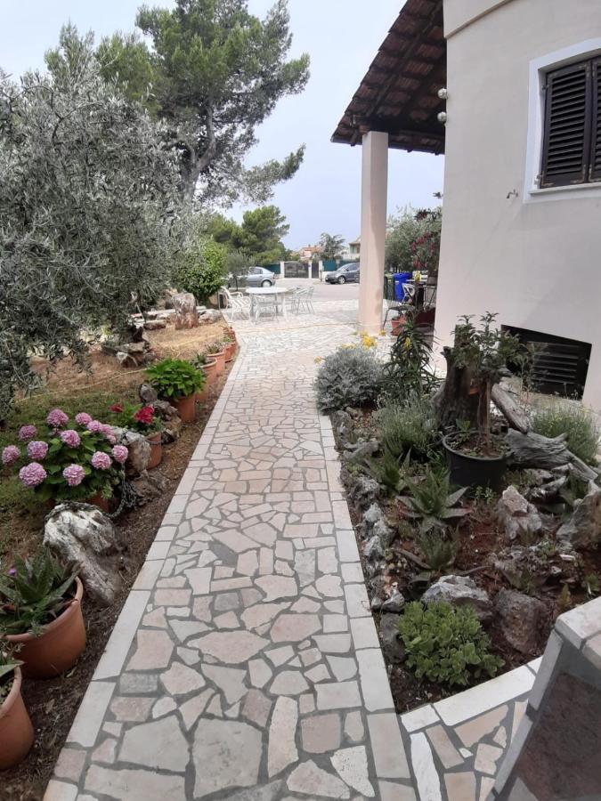 Apartment Rakic Pomer Esterno foto