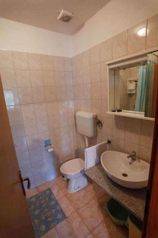 Apartment Rakic Pomer Esterno foto