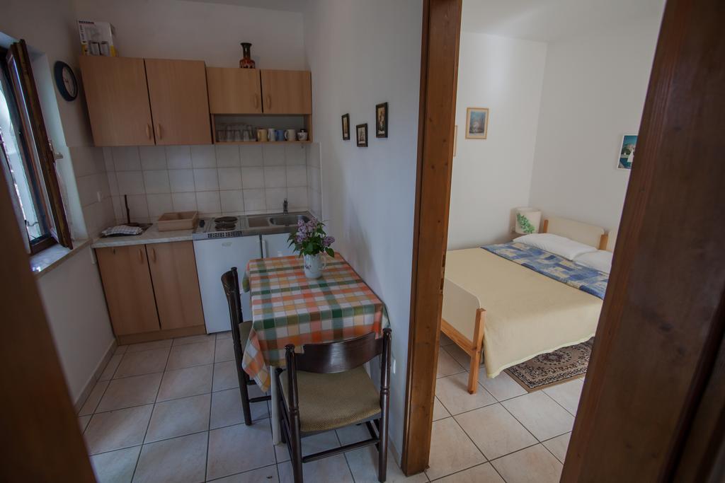 Apartment Rakic Pomer Esterno foto