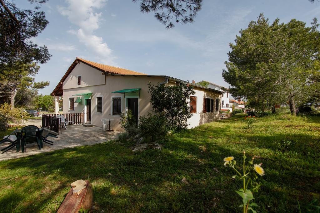 Apartment Rakic Pomer Esterno foto